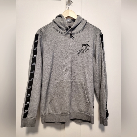 Size Medium Women's Puma kangaroo sweatshirt - Picture 1 of 6